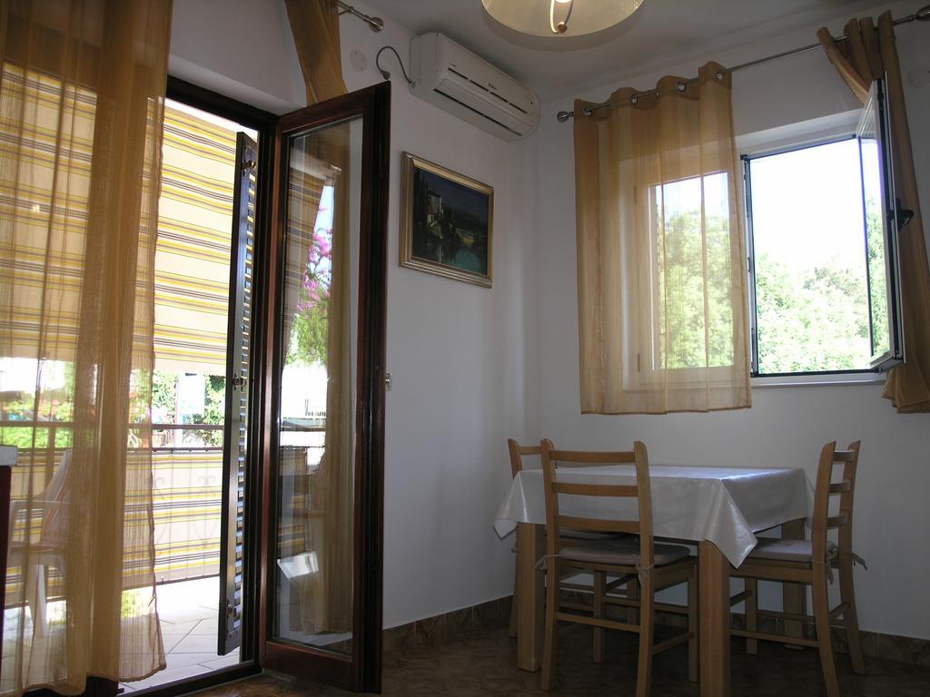 Apartments Rubinic Jelsa  Room photo